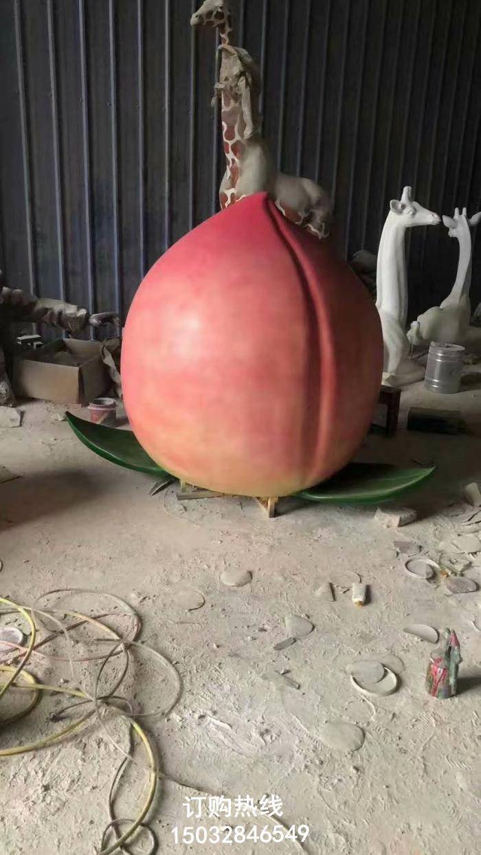 铁艺寿桃雕塑 标识雕塑 仿真寿桃雕塑厂家