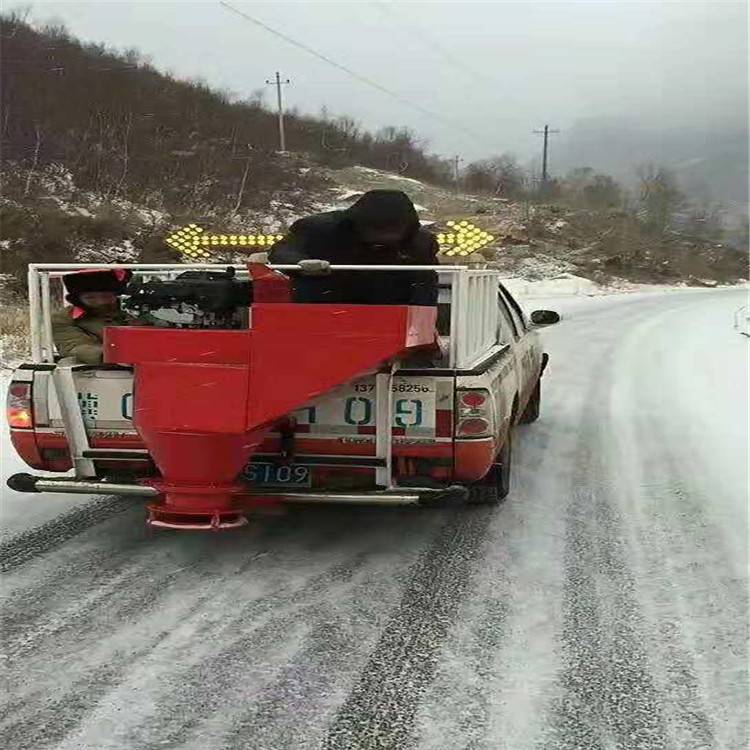 小型挂式融雪剂撒布机 市政道路除冰清雪设备 皮卡车装载融雪撒盐机 撒布均匀