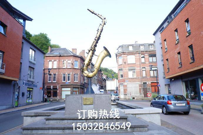 萨克斯形状雕塑 喷泉雕塑 户外萨克斯雕塑厂家