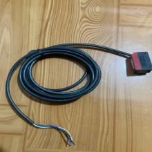 hrMLeuze electronic 늂 LE318B/4P-M12