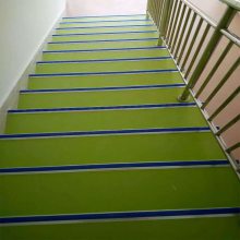 山东学校楼梯走道安装pvc塑胶地板的优势在哪,为什么说可以增加学生的