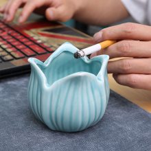 陶瓷家用烟灰缸防烟味创意个性潮流轻奢客厅防飞灰高级感摆件