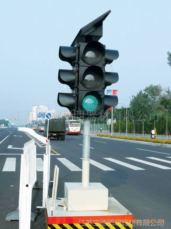 【供應大量訂購2012城市道路交通信號燈杆/高品質道路交通信號燈】