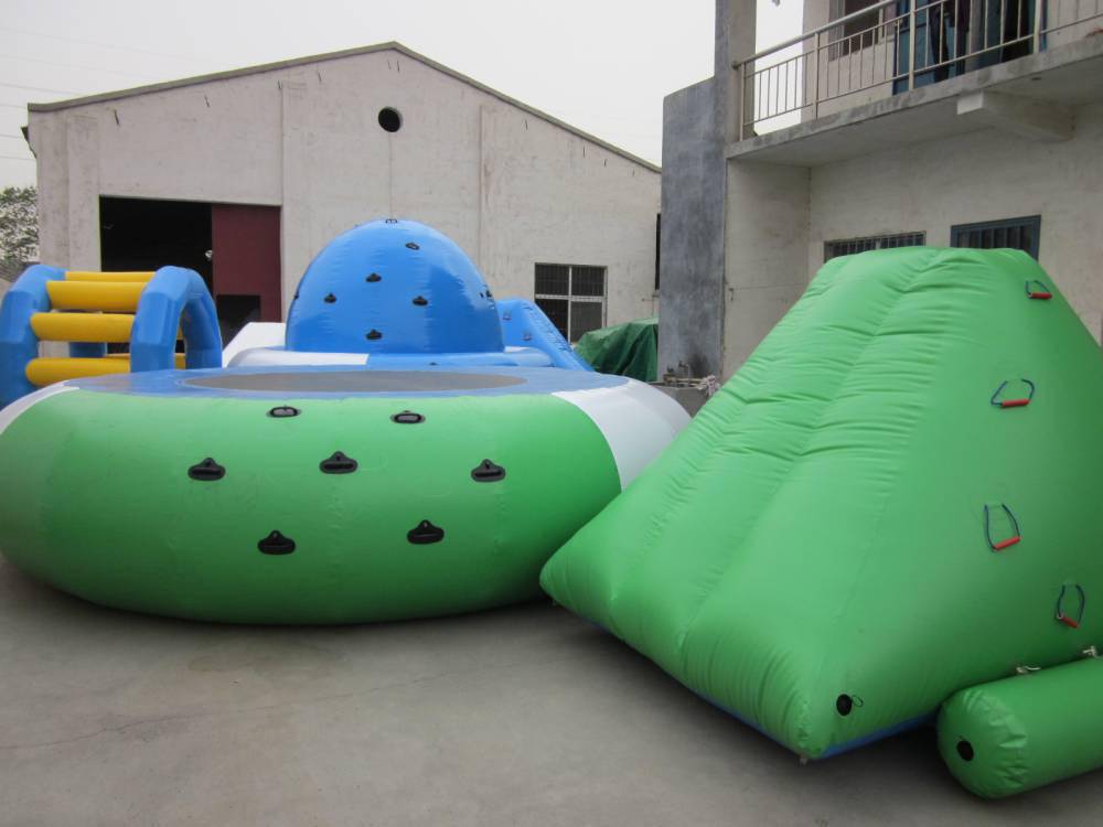 湖北水上乐园充气浮具水上蹦蹦床组合安全又好玩