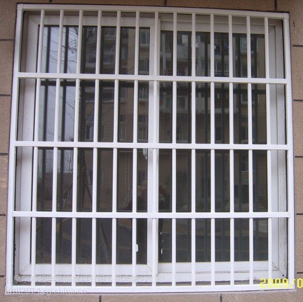 AI漫画｜防盗窗变“夺命窗”？一场火灾后的存亡流亡与安全觉悟