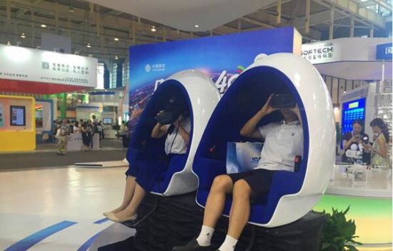 南京软博会上体验最潮的VR技术