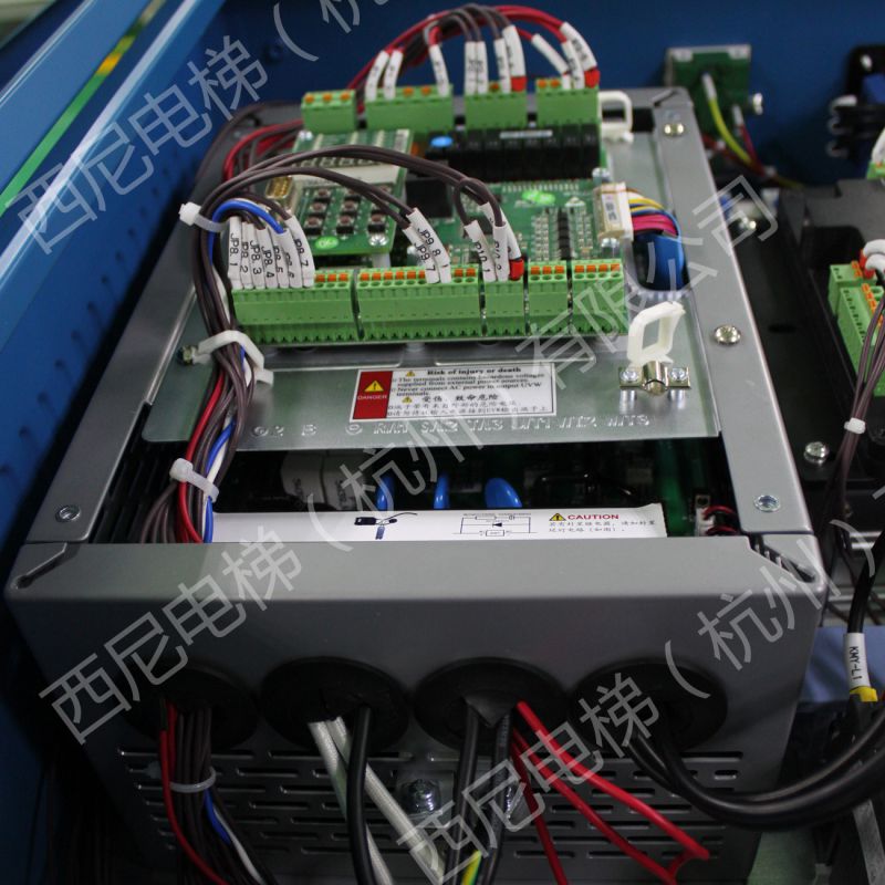 供应西尼电梯新扶梯控制柜新时达一体机乘客电梯