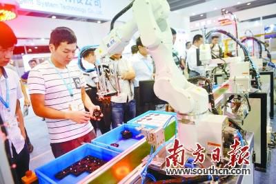 2016第二届中国（广州）智能装备暨机器人博览会昨日开幕   “无人工厂”热度超过无人机