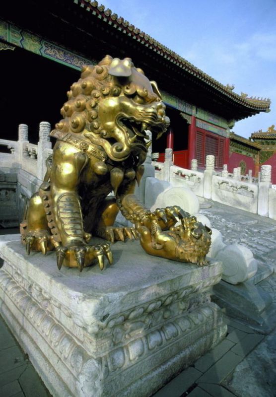 紫禁城中的贴铜石雕狮子