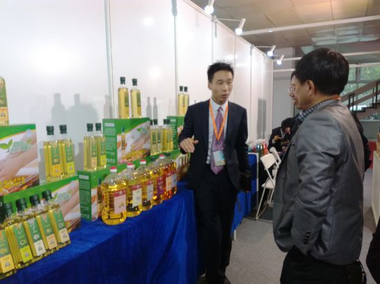 天津汇盈实业携绿色健康油亮相2016第七届中国国际粮油展