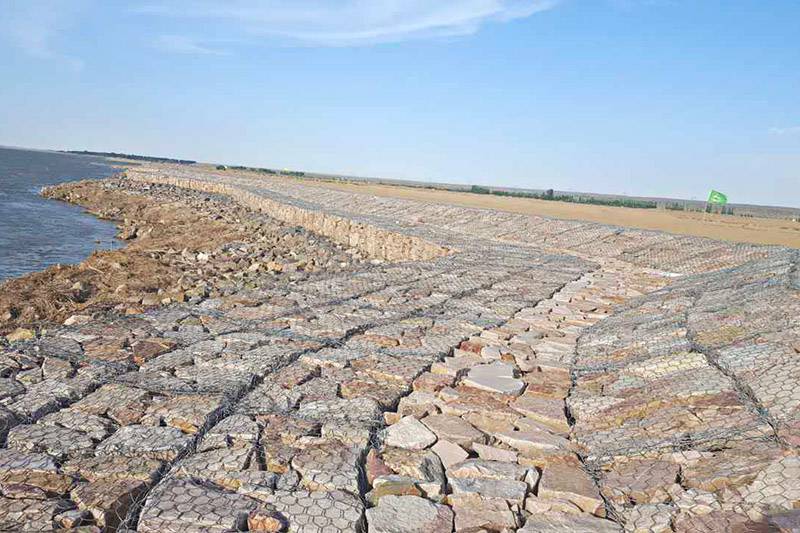 黑臭河生态治理雷诺护垫河床护底格宾网垫镀锌覆塑格宾护垫护坡图片