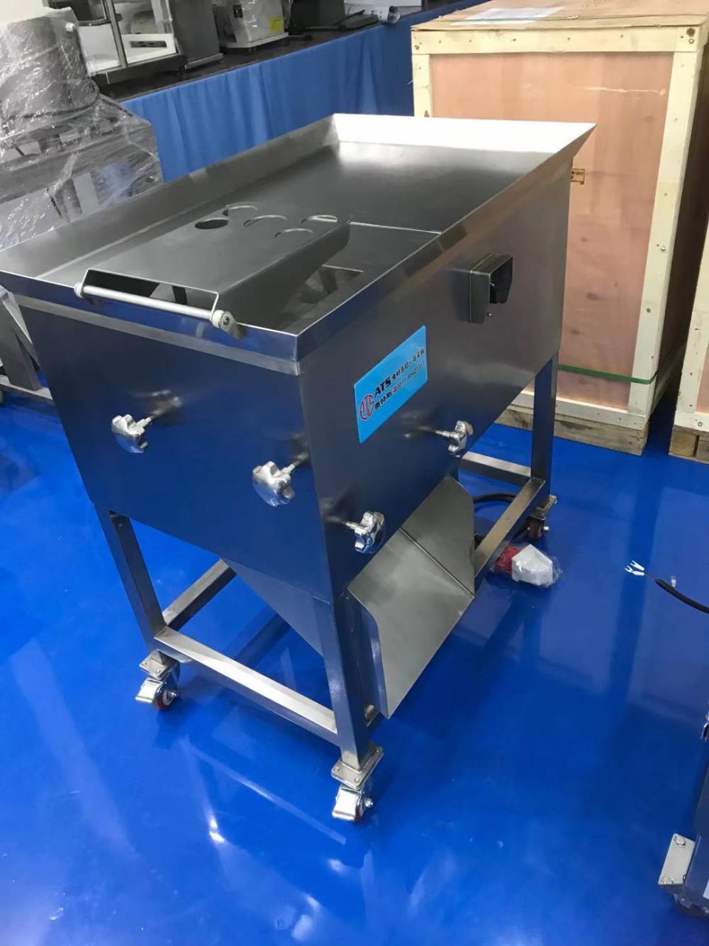 供应猪皮切丝机切猪皮丝机泡椒猪皮切丝机奥特斯机器