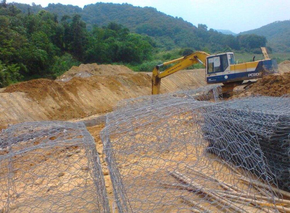 河道治理锌铝合金覆塑pvc石笼网山体滑坡防护镀锌石笼网箱水利工程