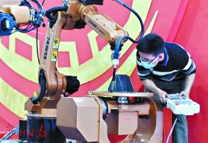 2016广东国际机器人及智能装备博览会开幕 酷炫机器人厚街集结