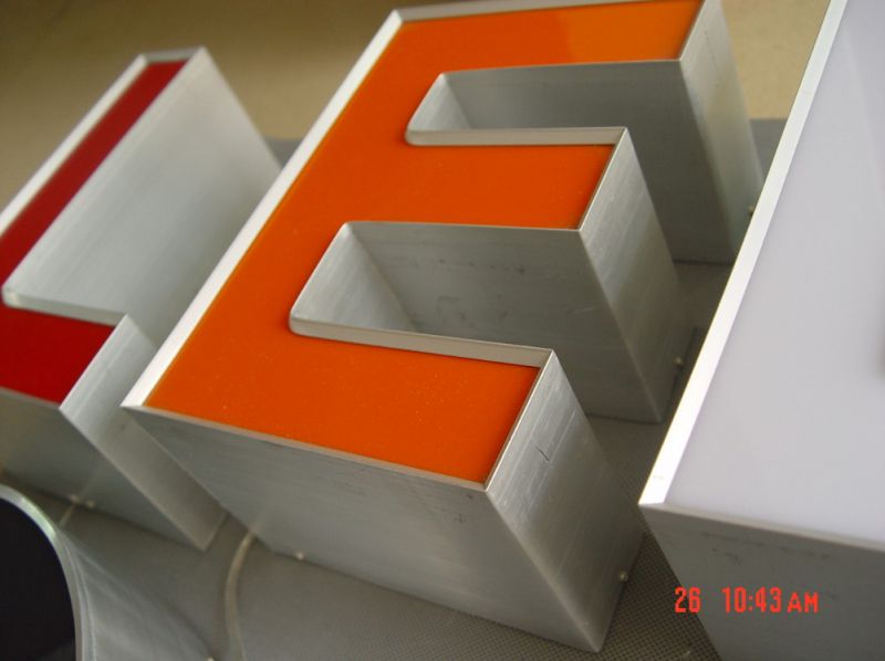 供应型材字边条82公分铝型材机片字边条