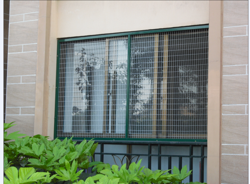 供应常州防盗窗铝包钢丝防护窗网格窗户图片
