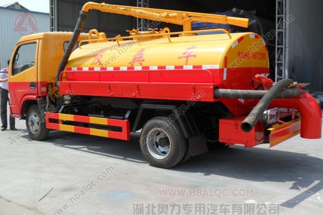 东风福瑞卡小型抽粪车