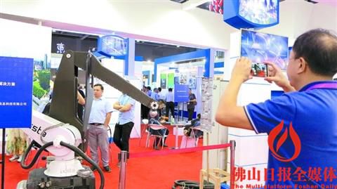 广州中博会:机器人展现佛山“智造”实力