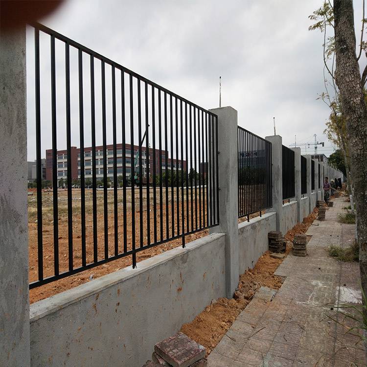 供应锌钢围栏 项目部围墙图片大全 - 广州新航护栏工