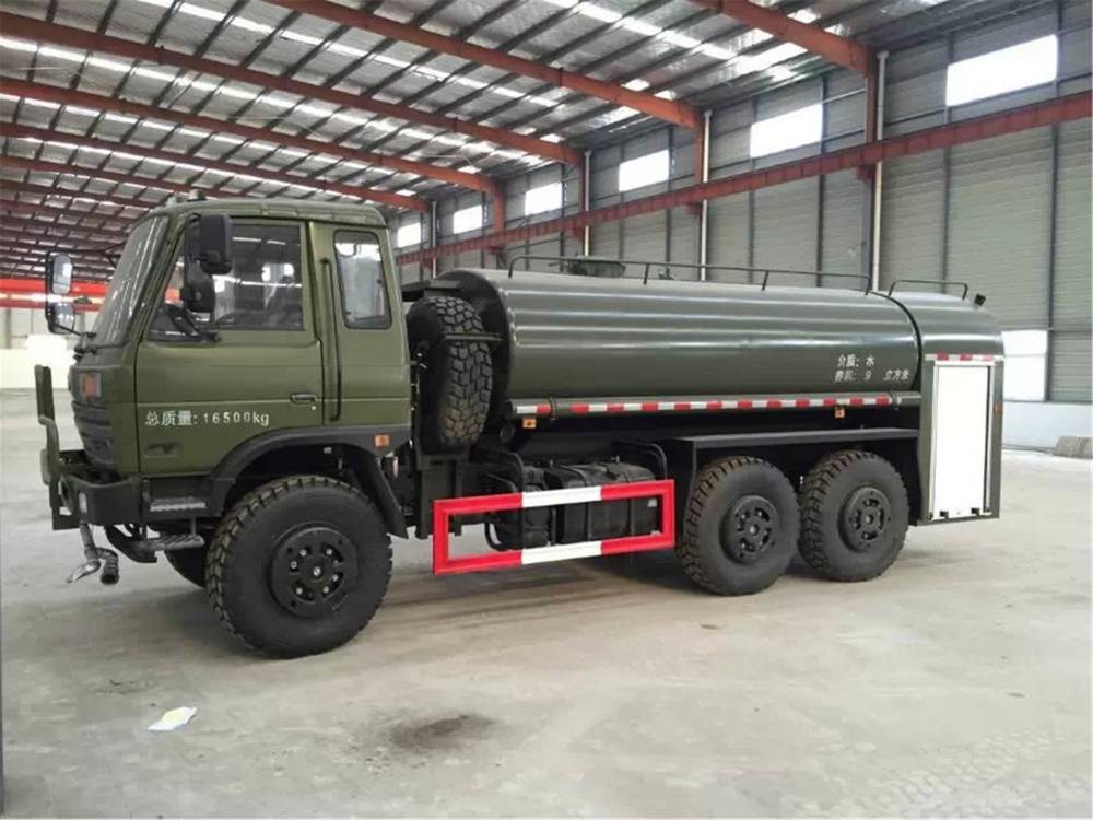 4驱6驱越野洒水车运水车森林消防洒水车