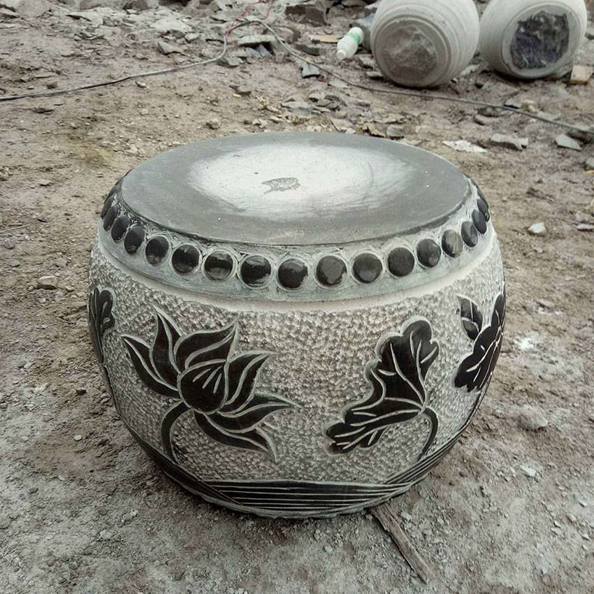 通俗来说,柱墩石  柱顶石  柱础就是使柱身的承载重量能均匀分布于较