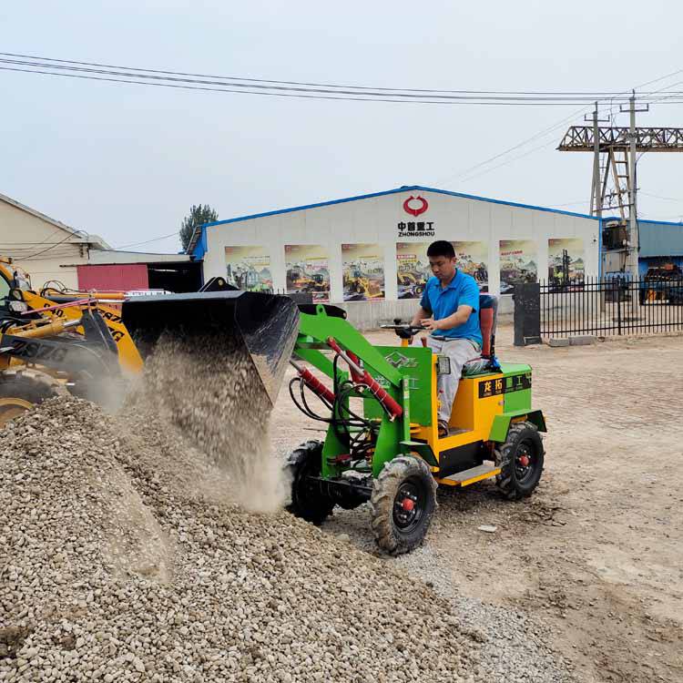 电动铲车电动装载机工作时,正前方不许站人,行车过程中,铲斗不许载人