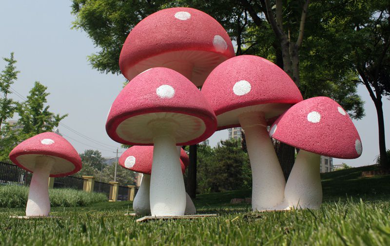 玻璃钢蘑菇雕塑价格