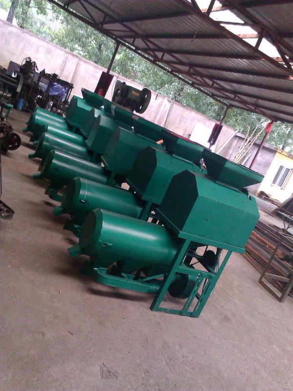 扩大了玉米的应用范围,脱皮后玉米磨粉加工玉米面条***玉米制糁