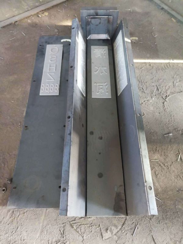 水泥警示桩模具结构质量操作简易