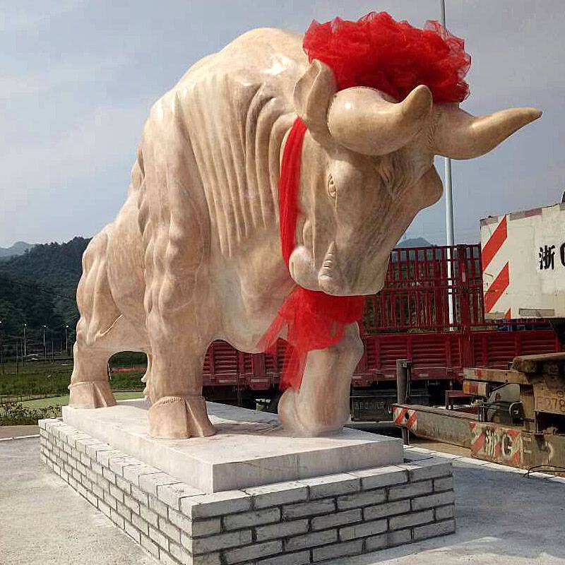 曲阳石雕牛村口大型石头孺子牛雕塑厂家定做