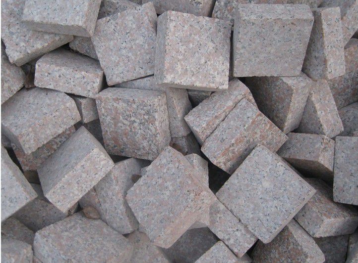 五莲红马蹄石弹石五莲灰自然面小块石弹石价格