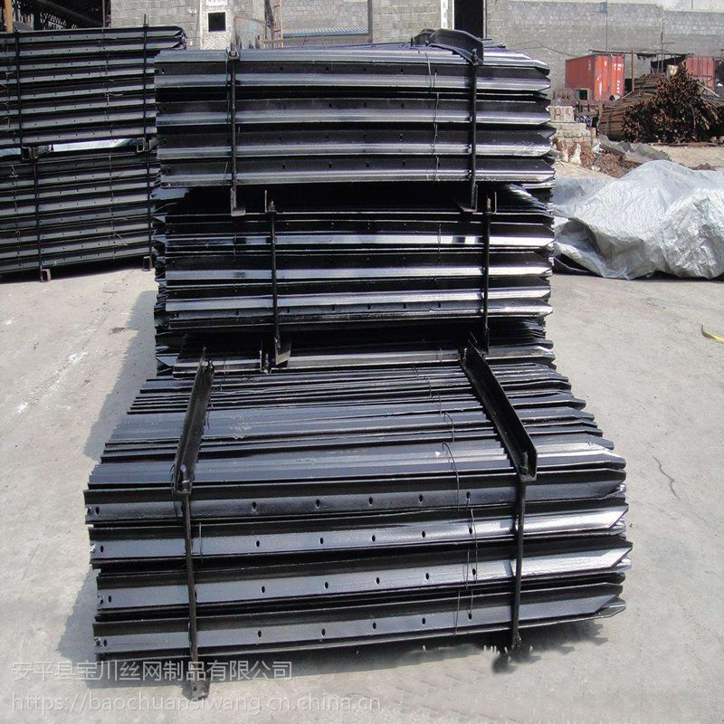 疙瘩柱牛栏网柱y型柱y型花边柱刺绳立柱异型立柱带孔立柱厂家安平宝川