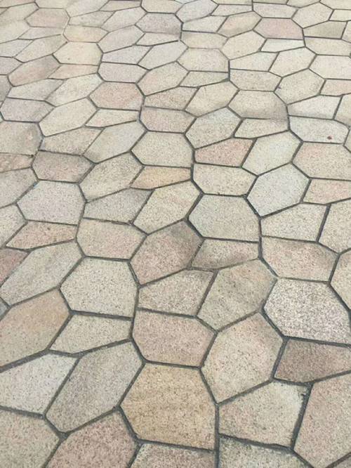 品种多的黄锈石冰裂纹碎拼