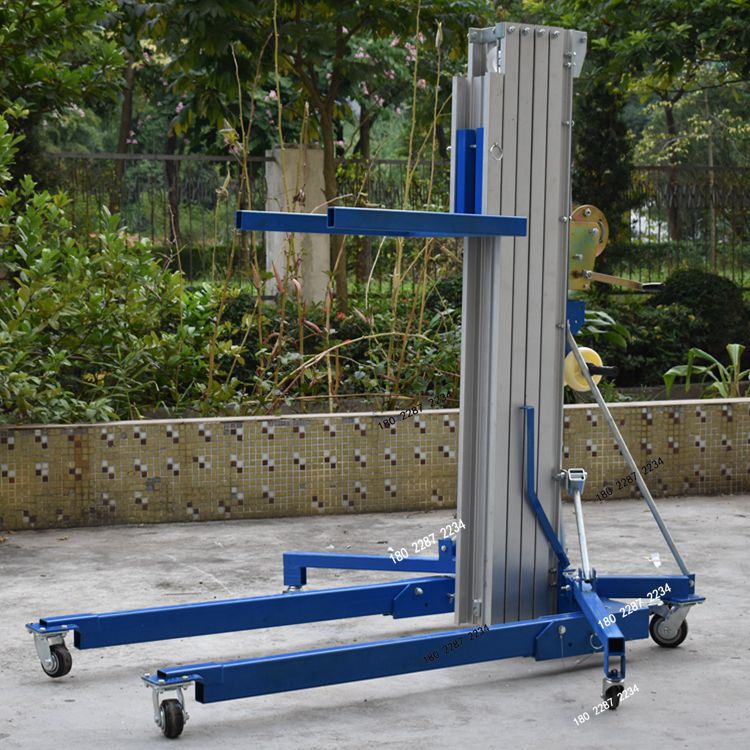 此外,压紧装置在运输中固定桅杆组件向上翻折的支腿和货叉可以取下