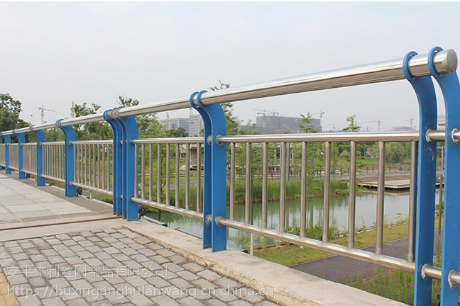 不锈钢圆管栏杆成都不锈钢圆管栏杆不锈钢圆管栏杆安装