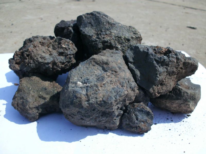 大量供应国产锰矿石磁选干料矿锰含量18颗粒矿图片