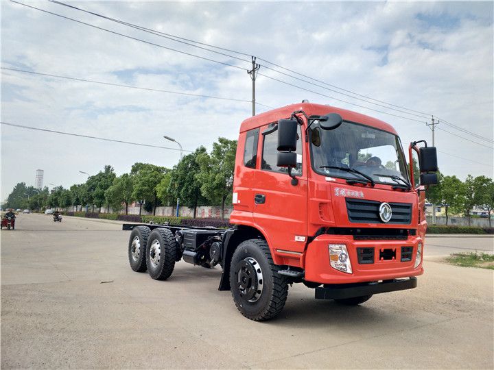 东风六驱越野车四驱越野卡车东风沙豹