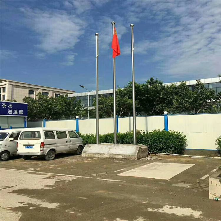 金聚进咸阳奥体中心三根不锈钢电动锥形旗杆安装完成dd119不锈钢旗杆