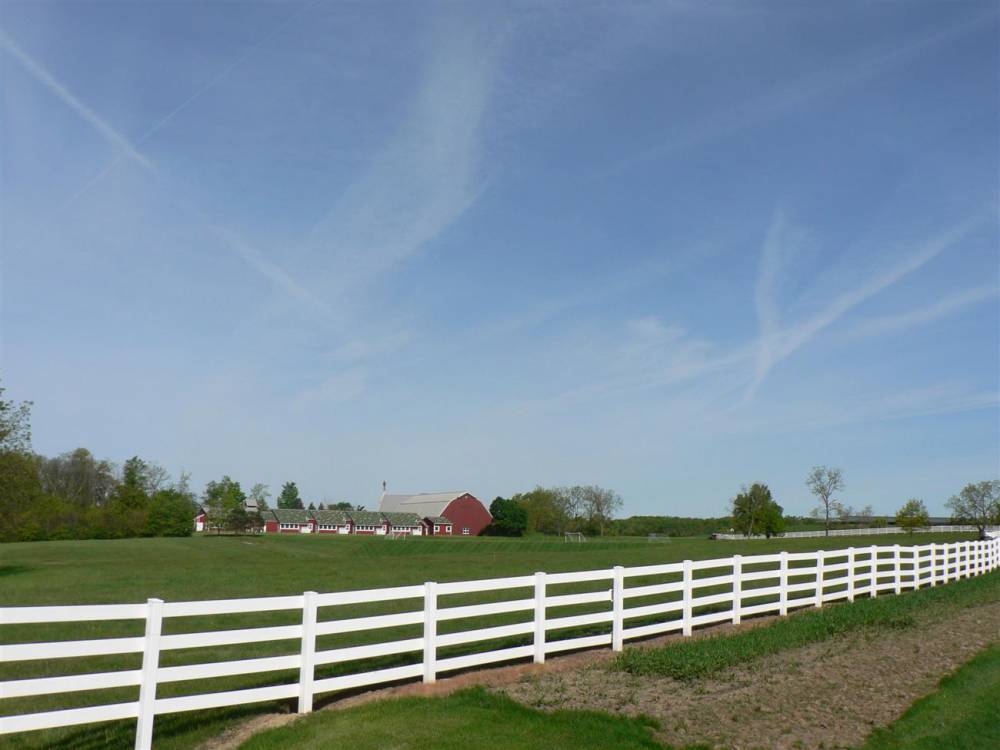 养马护栏内蒙古草原围栏pvc美式栅栏马场防护