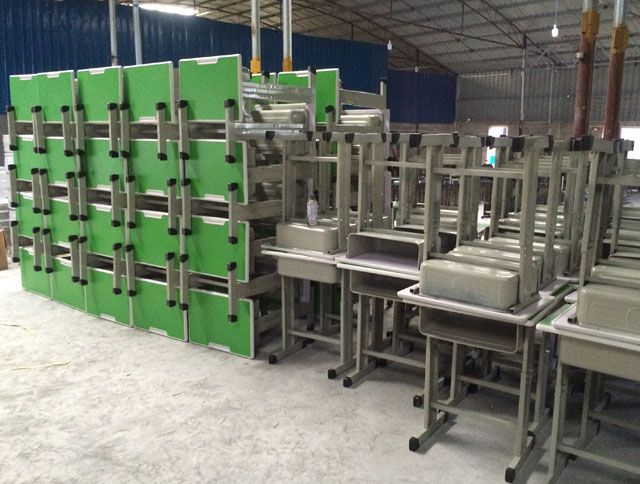 桂林课桌椅图片