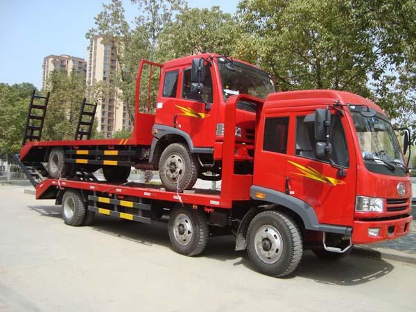 东风牌铺路机运输车厂家价格