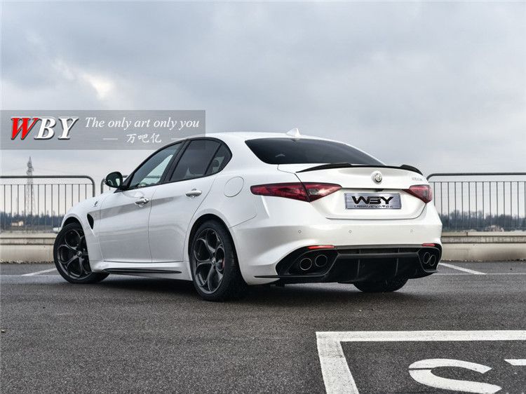 wby阿尔法罗密欧giulia改装调配四叶草版大包围前后保险杠尾喉尾翼