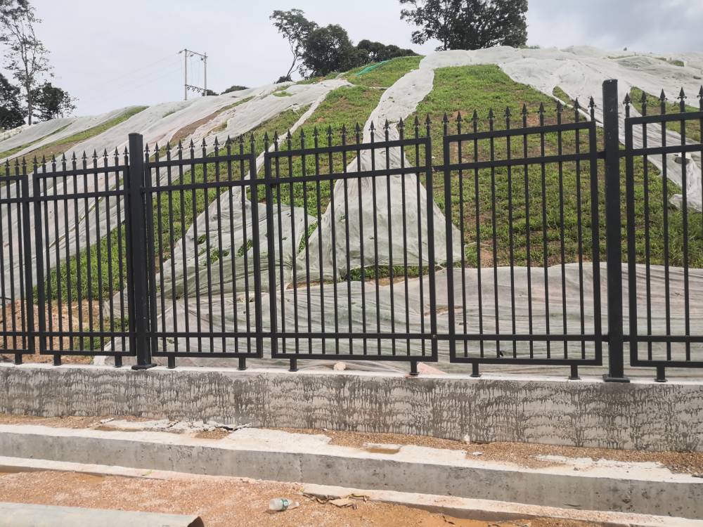 韶关学校院墙铁栏杆供应小区围墙栅栏广州晟成锌钢护栏