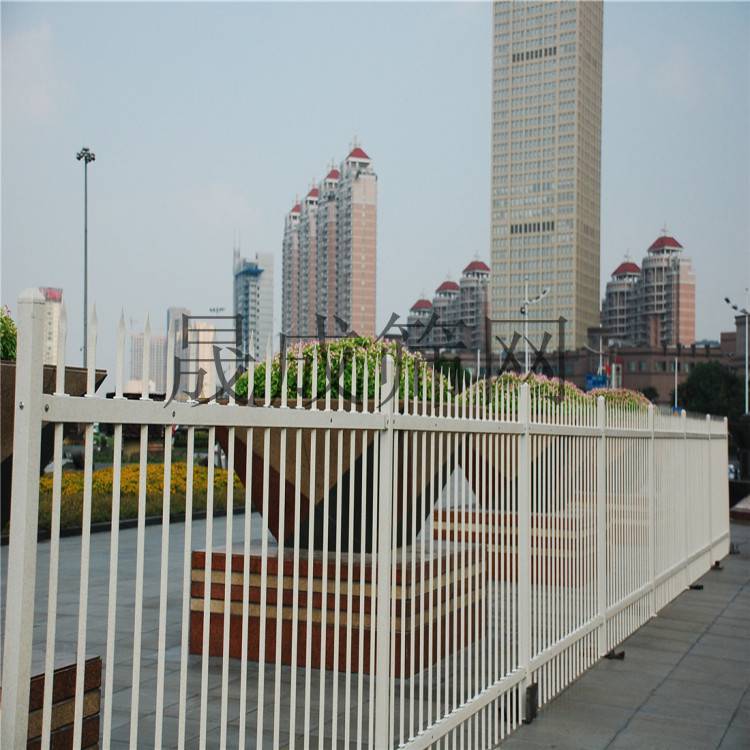 静电喷涂锌钢护栏东莞工业园防护栏杆幼儿园围墙锌钢pvc护栏