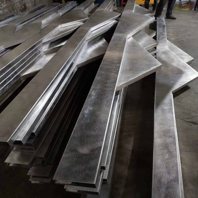 弧形铝方通吊顶适用于地铁站,车站,购物商场,休闲场