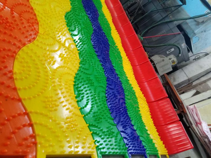 彩虹七彩旱雪滑道滑草设计四季雪旱雪毯厂家