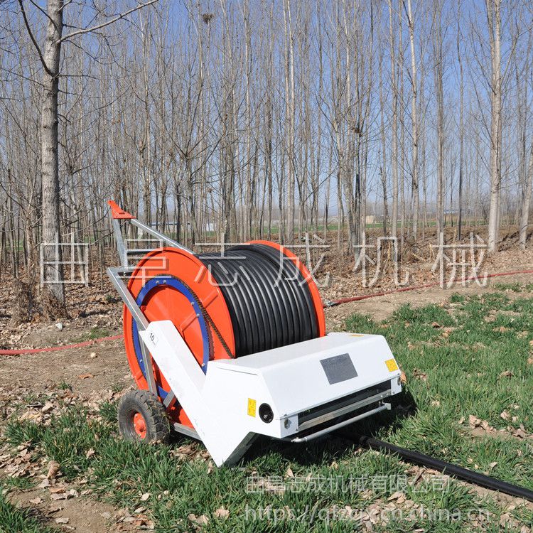 海南南瓜种植移动式浇地机50180志成牌灌溉设备卷盘式喷灌机
