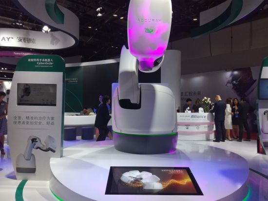 安科锐放射科手术机器人惊艳亮相第26届中国国际医用仪器设备展览会