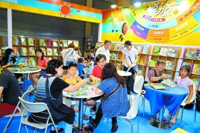 北京：中国童书博览会吸引六万余人参与
