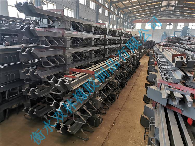 巴彦淖尔供应gqff80天沟伸缩缝cfzed型桥梁伸缩缝高质量格